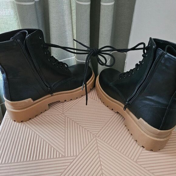 Urban Outfitters Boots Combat Black Lace Up Tan Rubber Sole Casual Neutral Brody - Picture 8 of 14